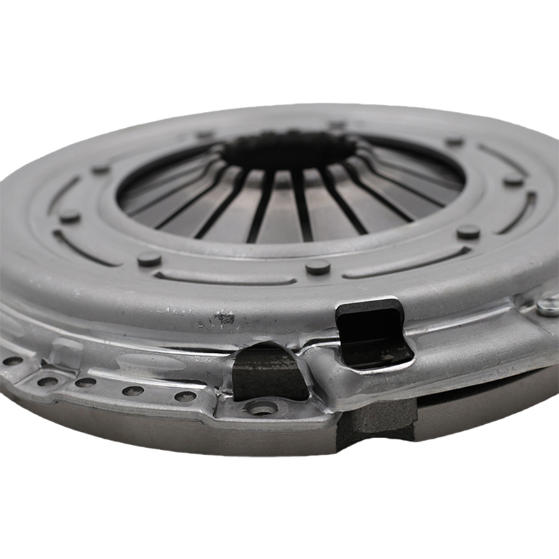 How can the clutch pressure plate ensure stable and evenly distributed clamping force when transmitting engine torque?